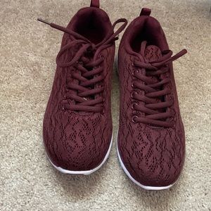 NWOT Lace Pattern Sneakers